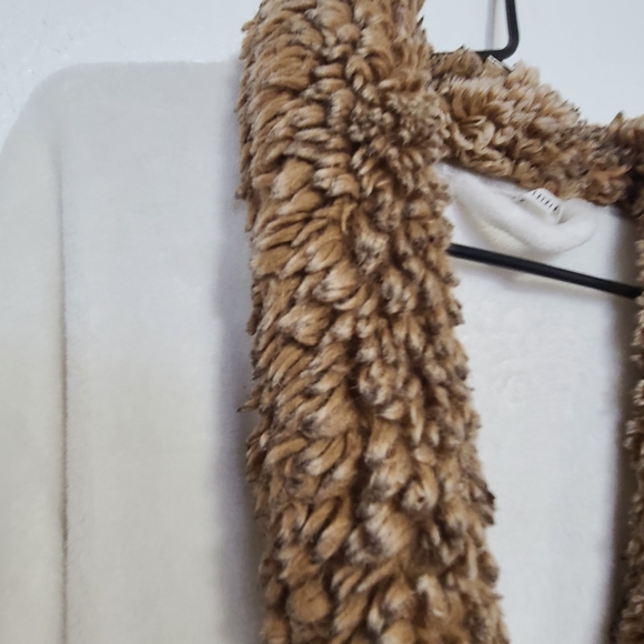 Pottery barn long robe faux fur white - Picture 3 of 12